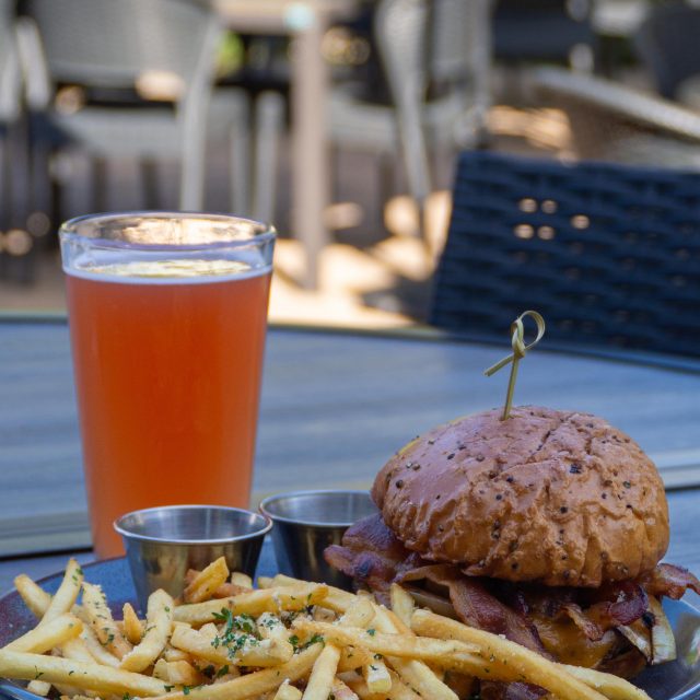 Lunch plans = solved ✅
Burger, fries & beer for $25 every Wednesday at Parque 1055. 🍔🍻
Come in on your break or join us for dinner, we’re here all day!
#burger #beer #restaurant #yum #santapaula #venturacounty