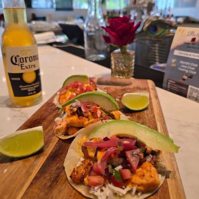 Baja salmon tacos 🌮 + an ice-cold beer 🍺… the combo you didn’t know you needed.
Catch this week’s special only at Parque 1055!
#special #restaurant #tacos #beer #tacoseveryday #salmon #explore