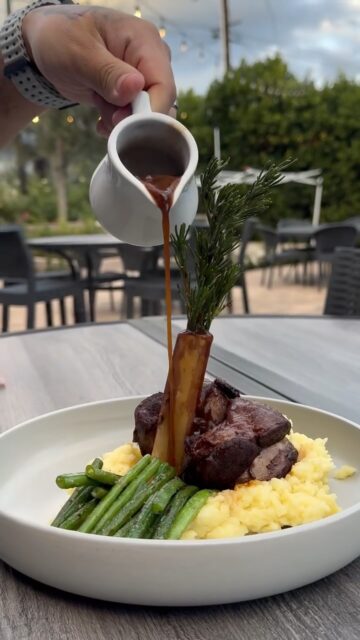 This weekend’s special is pure comfort done right:
Braised lamb shank over creamy mashed potatoes with green beans 🤌✨

Available all weekend only at Parque 1055, don’t miss this one.

#parque1055 #santapaula #eats #venturacounty #weekendspecial #restaurant #foodie #805foodie #yum #hungry #lamb #mashedpotatos
