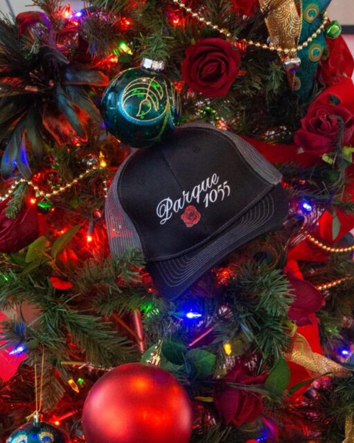 Holiday shopping made easy! 🎁
Swing by Parque 1055 for gift cards, merch, lunch, and cocktails. All in one stop. 🥂

#parque1055 #holidaygifts #santapaula #restaurant #merch #giftcards #holidayshopping #christmas #christmasshopping #merrychristmas #hats #hoodies #teeshirts