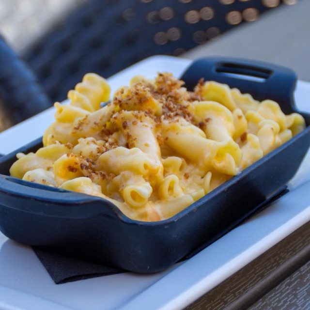 It’s National Cheese Lovers Day and we’re celebrating the only way we know how 🤍🧀

Our Mac & Cheese is made with a rich housemade cheese sauce, finished with golden buttery breadcrumbs for that perfect crunch.

If loving cheese is wrong… we don’t want to be right.

Tag your fellow cheese lovers 👇

#nationalcheeseloversday #macandcheese #cheeselovers #cheese #805eats