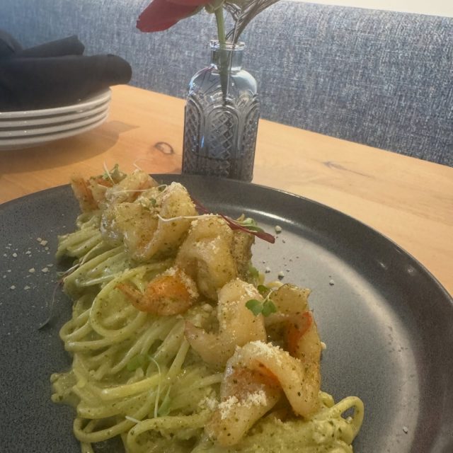 Weekend specials just dropped ✨
Shrimp & pesto pasta
Scallops and shrimp over a silky green bean & pea purée
Petite New York chocolate cheesecake to finish it off

Only here this weekend.

#restaurant #foodie #eats #specials #venturacounty