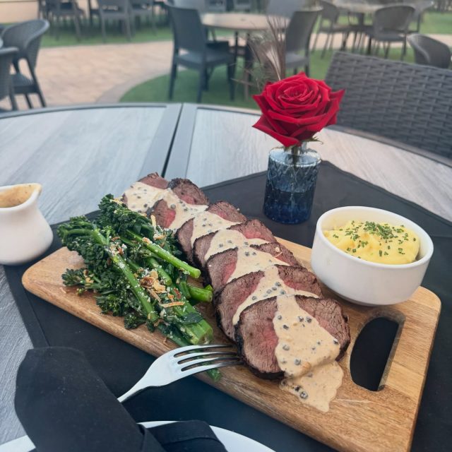 Chateaubriand 🤍
Holy moly… this is delicious.
Friday the 13th Dinner Special, let’s meet at the Parque!
✨ $185 

#chateaubriant #fridaythe13th #datenight #galentinesday #dinner