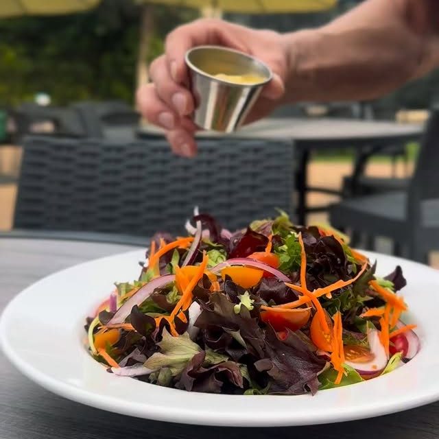🥗 Your new favorite salad is here!

The House Salad at Parque 1055 features mixed greens, fresh veggies, and our housemade dressing. It’s simple, fresh, and totally crave worthy 💚

No time to dine in? Order it on DoorDash and enjoy lunch wherever you are! 🚗💨

#foodie #healthyfood #saladlover #eatlocal #foodstagram