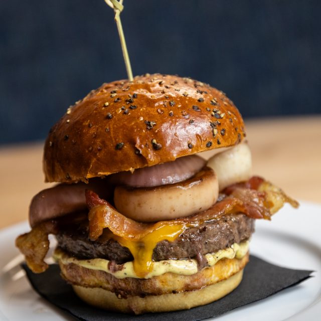 Midweek dilemma solved 🍔🍺

Burger & Beer Wednesday is happening all day at Parque 1055 in Santa Paula! Burger + fries + a beer for $25.

And if you’re making it a longer stop… 
3–9PM = extended happy hour with $2 beers (Michelob Ultra & Red Engine).

Save this for your next midweek plan 👀 
Tag someone who owes you a burger.