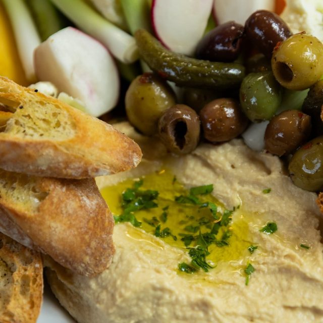 Spring is here, and so are fresh flavors! 🌱✨

Our Mezze Plate, is full of seasonal farm veggies, creamy hummus with olive oil, cured olives, and crispy crostini perfect for celebrating the start of spring! 🌸

Available GF & Vegan ✅

#springflavors #mediterranean #parque1055 #veganeats #farmfreshfood