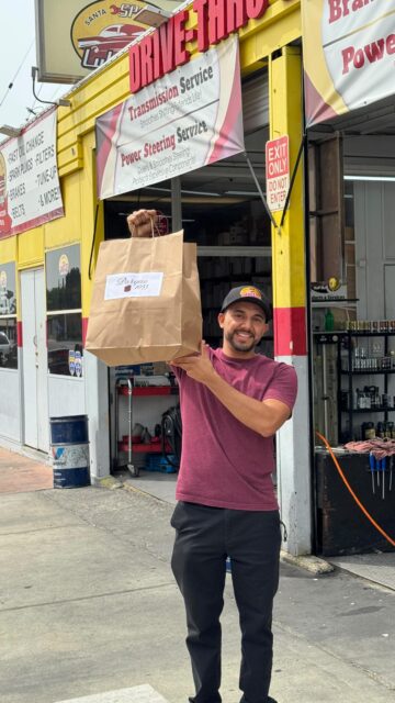 Surprise delivery 🚗💨 

Santa Paula Lube Stop wanted Parque 1055 for lunch, so we had to pull up and show some love 🙌

They went all in on the burgers 🍔🔥

Parque 1055 is officially on DoorDash now, so if you haven’t tried it yet, or you’re staring at your fridge wondering what’s for dinner. This is your sign 😉

#doordash #whatsfordinner #foodie #santapaula #supportlocal