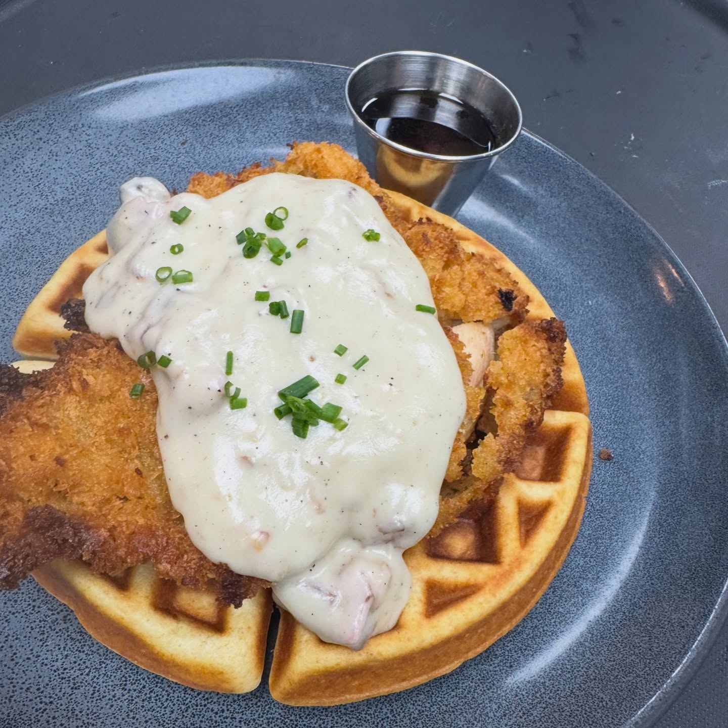 Join us for a full day of great food and family time at Parque 1055!

9AM–3PM — Brunch
Featuring our special:
Chicken & Waffles with Bacon Gravy 🤤

No Happy Hour on Easter Sunday

3PM–6PM — Dinner Service

Bring the family, enjoy the patio, and celebrate Easter with us! Reservations recommended.

#santapaula #easterbrunch #805eats #sundaybrunch #chickenandwaffles