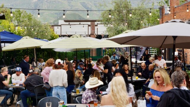 DNA brought the energy and you all showed up for it! 🕺🎶

Great music, cold drinks, and a packed house made for the perfect afternoon at Parque.

Missed it this time? Don’t worry, we’ve got more live music and events coming your way. Stay tuned!

#parque1055 #livemusic #santapaula #communityvibes #sundayfun