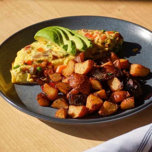 Brunch plans = handled 🍳✨

This weekend at Parque 1055, highlight your table with our veggie omelette. Fresh, flavorful, and the perfect start to your morning.

Join us for brunch:
Saturday 10am–2pm
Sunday 9am–2pm

Come sip, relax, and brunch with us at Parque 1055.

#venturacounty #santapaula #brunch #weekendbrunch #parque1055