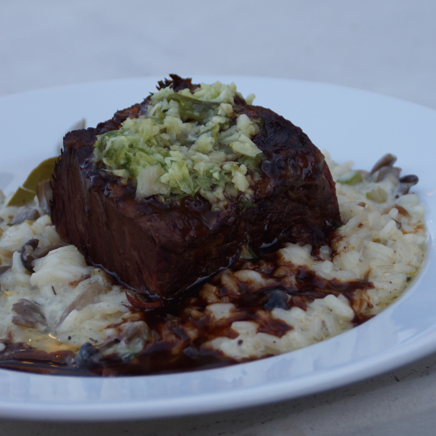 Slow braised short ribs served over creamy risotto, comfort food done the Parque way. Come taste one of our guest favorites tonight. 🍖✨

#parque1055 #santapaula #venturacounty #comfortfood #foodie