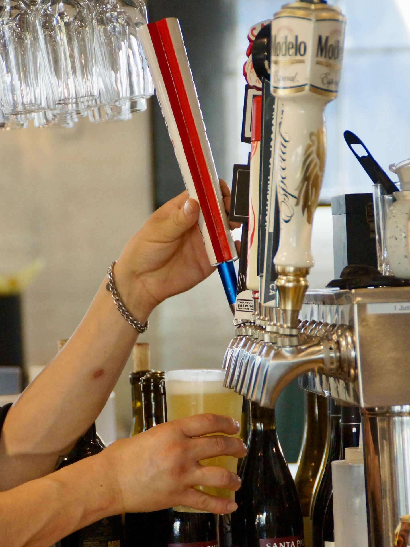 POV: You’re watching your beer be poured for $2 during Residents Night 🍺

Join us Monday–Wednesday for Extended Happy Hour from 3–9 PM, because great deals and good company are always on tap.

$2 draft beers
$3 Michelob Ultras & Red Engines Dry Hazy

Good vibes, great drinks, and your neighborhood spot waiting for you. See you at the bar!

#residents #happyhour #parque1055 #santapaula #drinkspecials