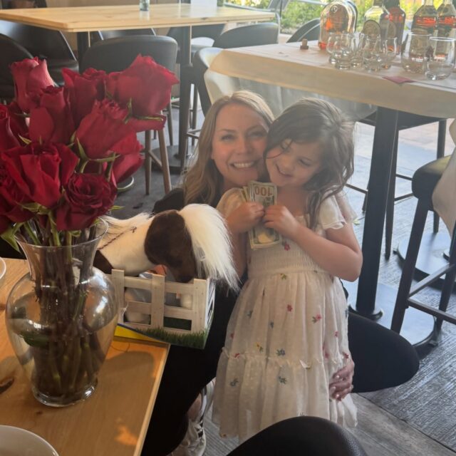 Today’s Derby Hat Contest winner was Makenzie! 🏇

She took home a stuffed horse and officially named it Biscuit, we love it! Thanks to everyone who showed up in their best Derby style and made the day so much fun. Until next year! 🎉

#kentuckyderby #derbyday #derbyhat #parque1055 #venturacounty
