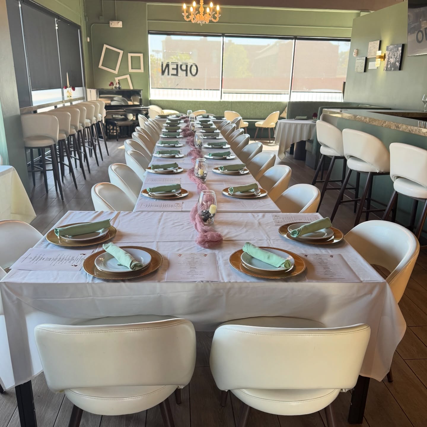 Who’s coming to dinner? 🍷✨
From intimate celebrations to business dinners and everything in between, we’d love to host you in our private dining room at Parque 1055

Custom menus, handcrafted cocktails, and a space designed for unforgettable nights.
Send us a DM to reserve your date. 🍽️

#parque1055 #santapaula #privatedining #venturacounty #805