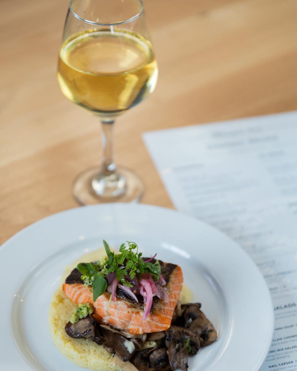 Celebrate National Wine Day with us 🍷✨
Nothing pairs better than a crisp glass of white wine and our salmon dish after a long day. Fresh flavors, good company, and patio season in full swing at Parque. 🤍
#foodiefavorites #venturacounty #wineanddine #nationalwineday #parque1055