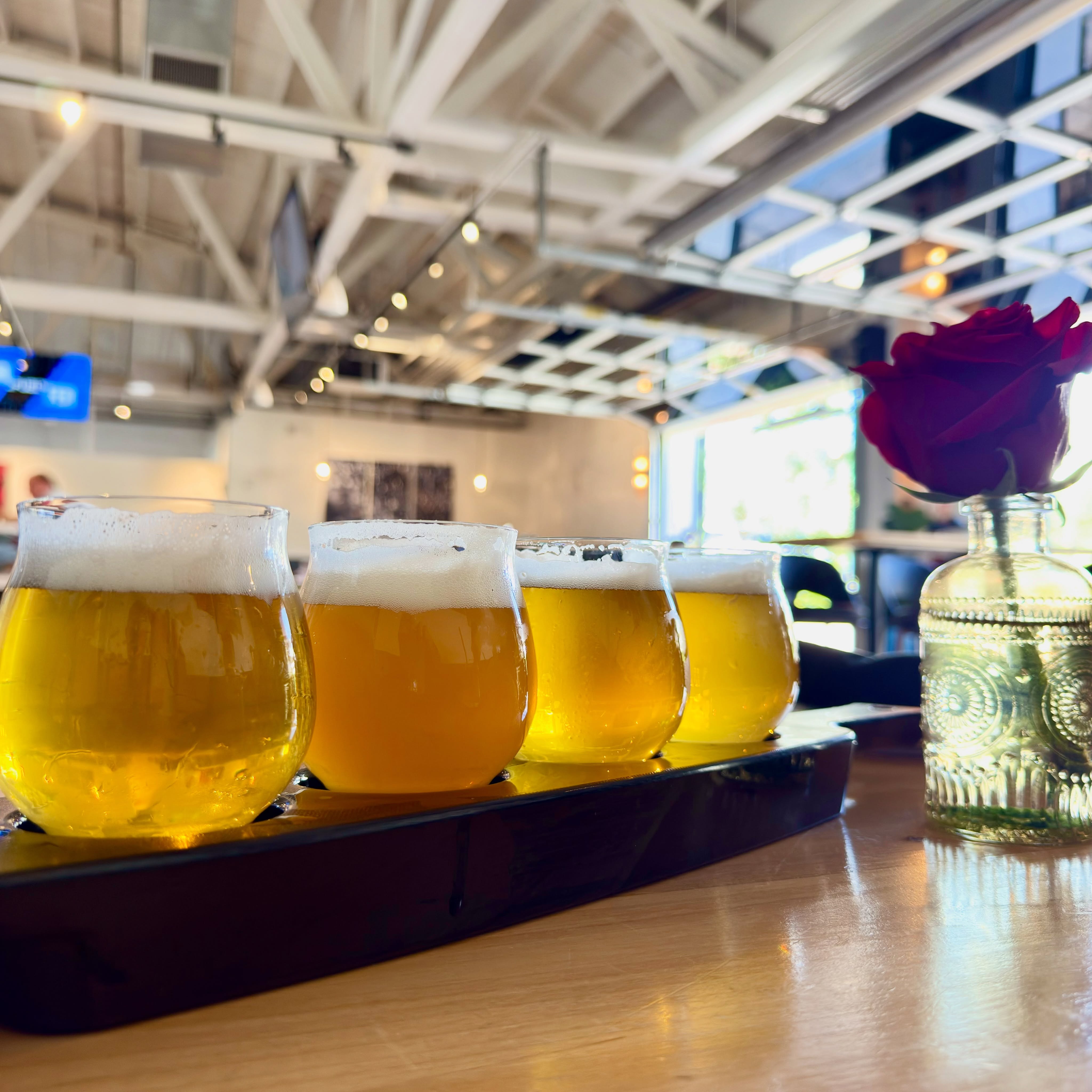 Up for a flight? 🍻
We poured our first beer flight for our neighbors and we think it turned out pretty great. Four beers, one board, plenty of flavor.
Stop by and find your favorite for just $12!
#parque1055 #craftbeer #beerflight #santapaula #drinklocal