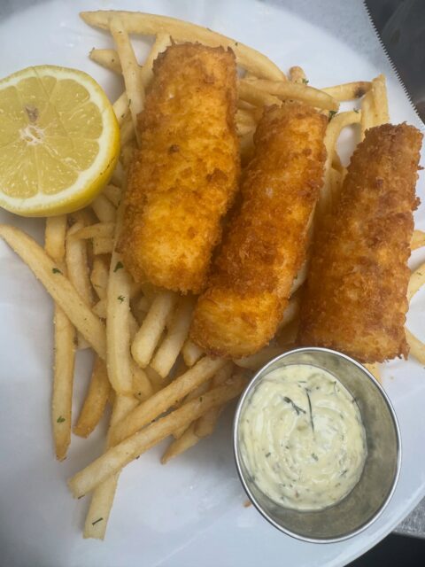 Tonight’s specials! 🍽️

🐟 Halibut Fish & Chips
🥩 12 oz Ribeye

Come hang out, grab a cocktail, and let us cook dinner tonight. See you at Parque! 🍸✨

#parque1055 #santapaula #dinnerspecials #fishandchips #ribeye