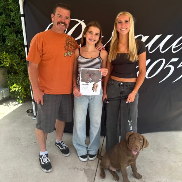 Our Dog Menu has been here… but it deserved a little spotlight. 🐾

And yes… the handsome face on the cover is Bob’s nephew’s dog! We figured it was only fitting to have a local pup represent our four-legged guests.

Bring your furry best friend by the patio and treat them to something special:
🐔 Chicken
🍔 Burger
🐟 Salmon
🍠 Sweet Potato

Because dogs deserve a night out too. ❤️🐶

#parque1055 #dogfriendly #santapaula #dogsofinstagram #dogmenu