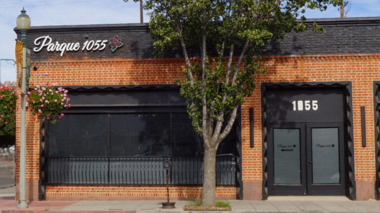 Parque 1055 santa Paula Restaurant front view